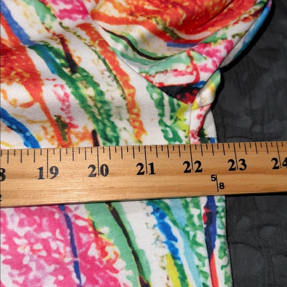 Broken Crayons Still Color size medium longsleeve pullover sweatshirt multicolor - Picture 5 of 9